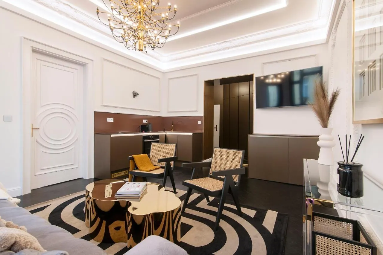 Antique Glam Apartment In Old Town Praha