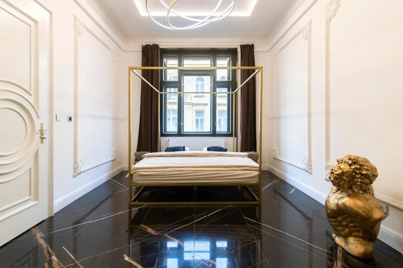 Antique Glam Apartment In Old Town Prague