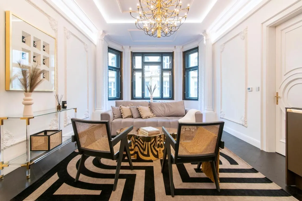 Antique Glam Apartment In Old Town Prague